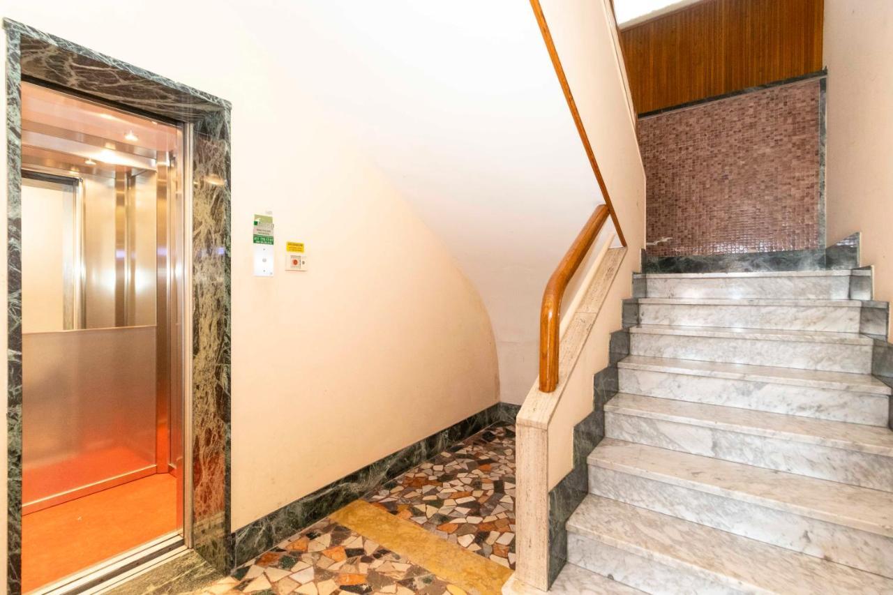 Charming Apartment With Parking! Torino Eksteriør billede